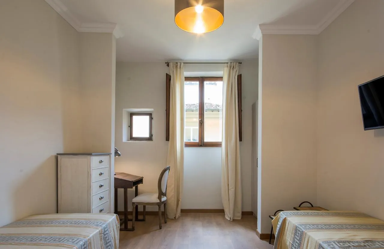 Iris Apartments By Mmega Firenze 0*,