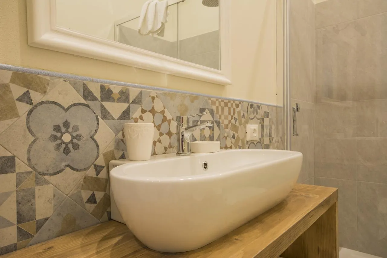 Iris Apartments By Mmega Firenze 0*,