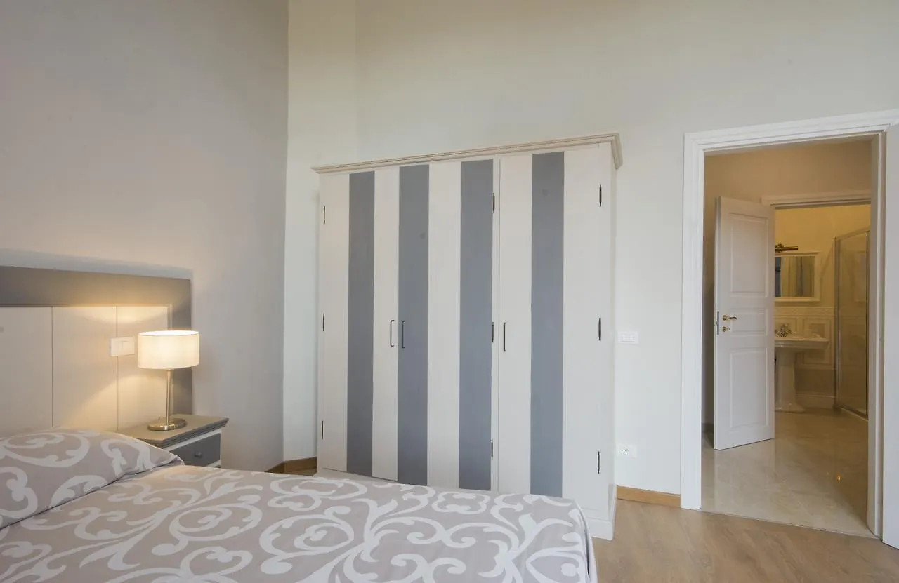 Iris Apartments By Mmega Firenze 0*,